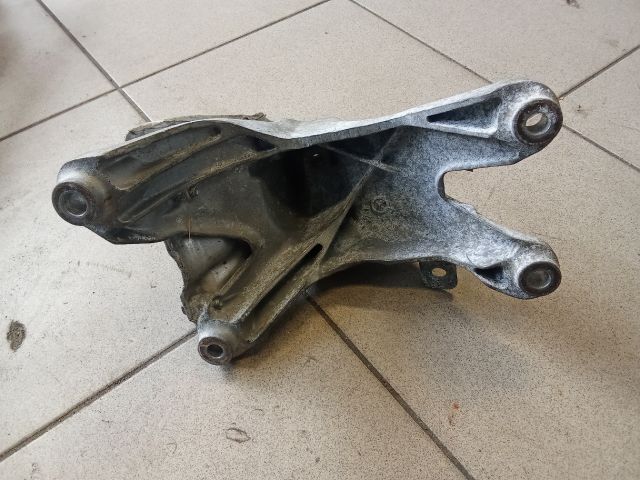 bontott AUDI A4 B8 Motor Tartó Bak (Pozíciófüggetlen)