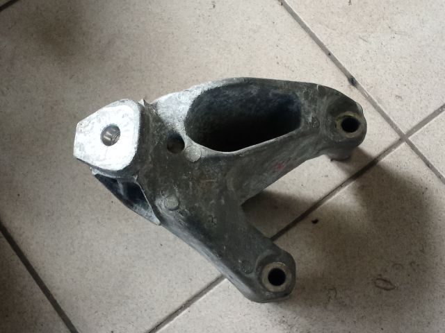 bontott AUDI A4 B8 Motor Tartó Bak (Pozíciófüggetlen)