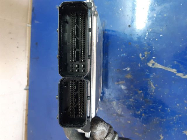 bontott AUDI A4 B8 Motorvezérlő