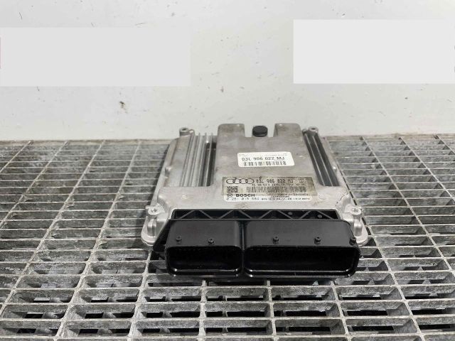 bontott AUDI A4 B8 Motorvezérlő