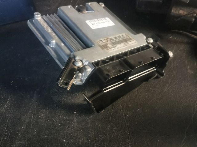 bontott AUDI A4 B8 Motorvezérlő