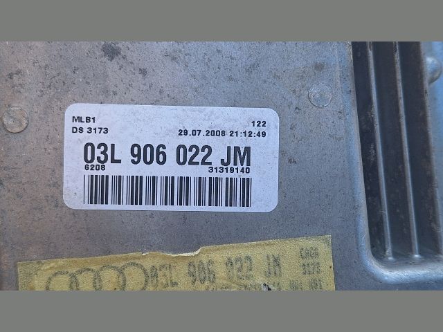 bontott AUDI A4 B8 Motorvezérlő