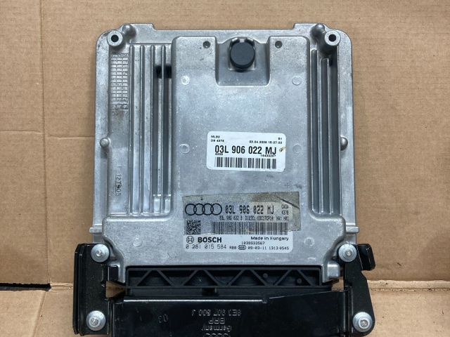 bontott AUDI A4 B8 Motorvezérlő