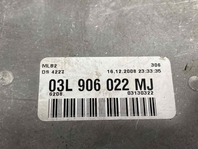 bontott AUDI A4 B8 Motorvezérlő