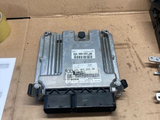 bontott AUDI A4 B8 Motorvezérlő