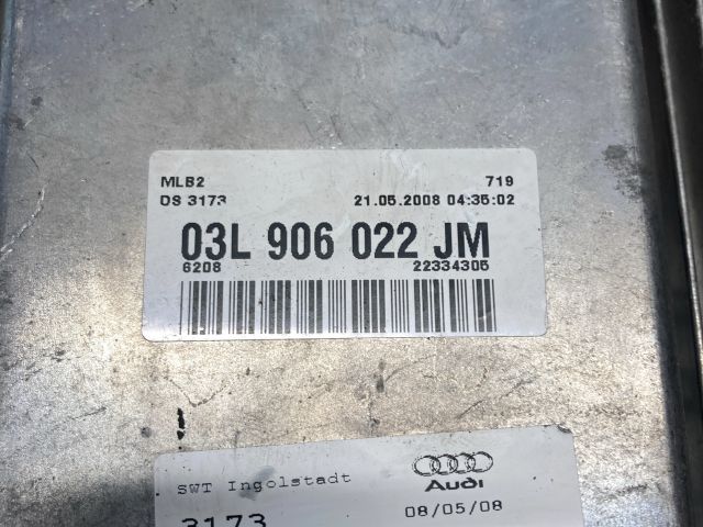 bontott AUDI A4 B8 Motorvezérlő