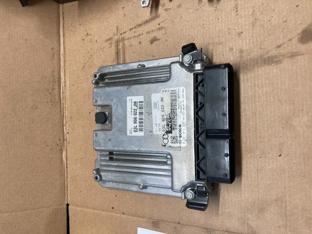 bontott AUDI A4 B8 Motorvezérlő