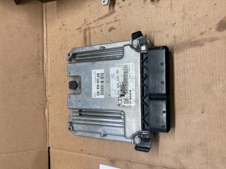 bontott AUDI A4 B8 Motorvezérlő