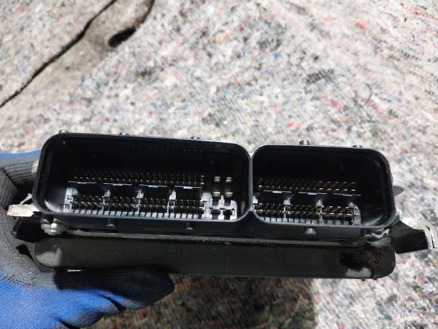 bontott AUDI A4 B8 Motorvezérlő