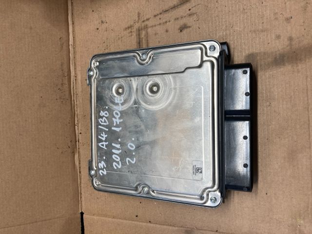 bontott AUDI A4 B8 Motorvezérlő