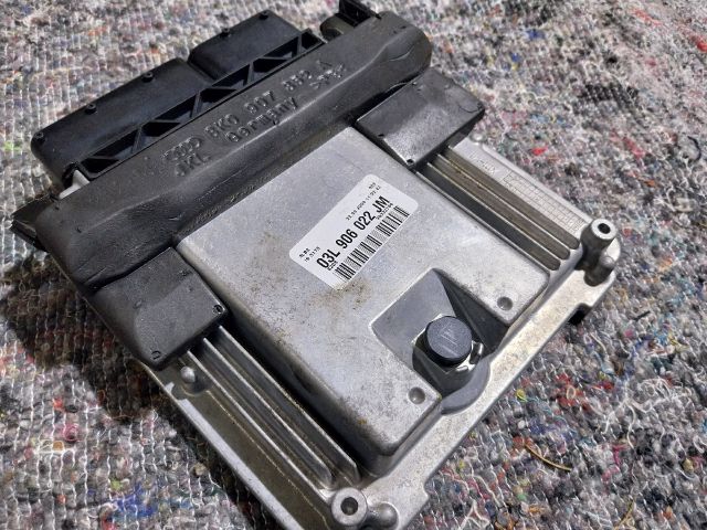 bontott AUDI A4 B8 Motorvezérlő