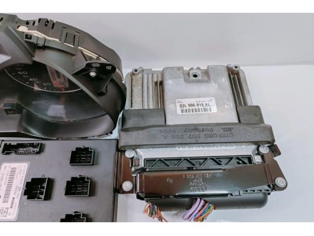bontott AUDI A4 B8 Motorvezérlő
