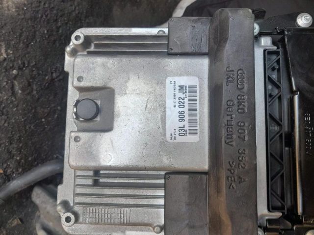 bontott AUDI A4 B8 Motorvezérlő