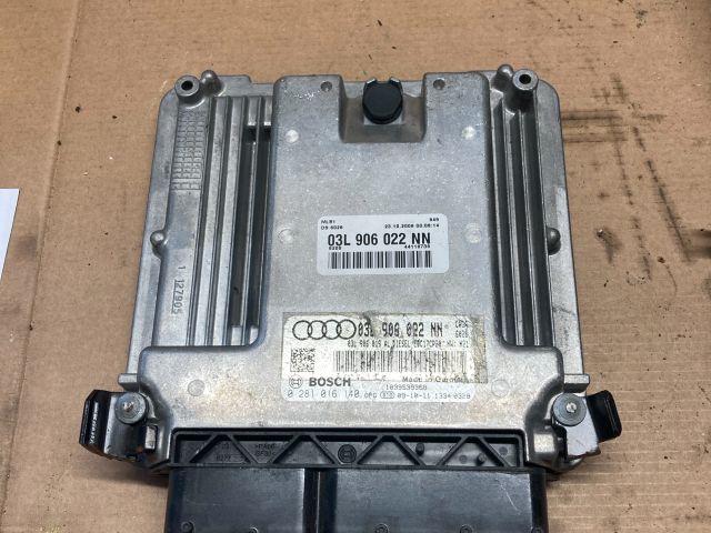 bontott AUDI A4 B8 Motorvezérlő