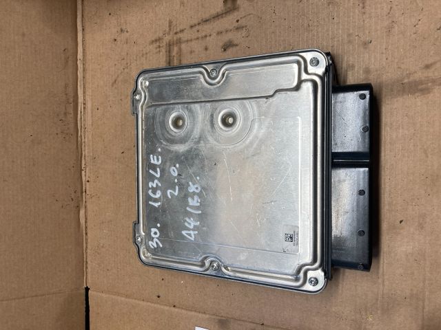 bontott AUDI A4 B8 Motorvezérlő