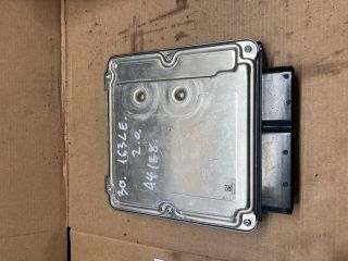 bontott AUDI A4 B8 Motorvezérlő