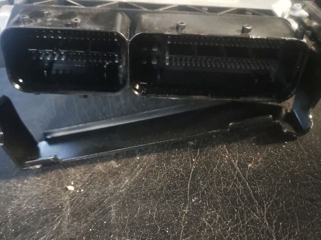 bontott AUDI A4 B8 Motorvezérlő