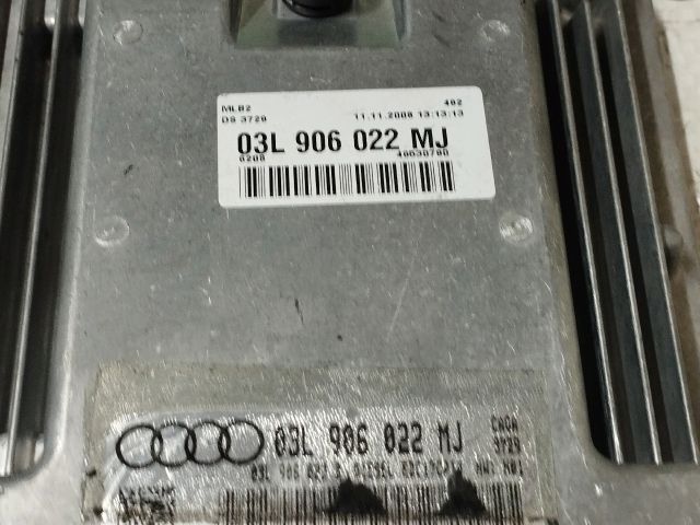 bontott AUDI A4 B8 Motorvezérlő