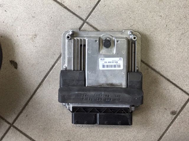 bontott AUDI A4 B8 Motorvezérlő