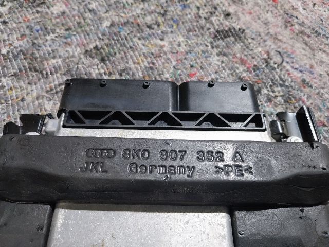 bontott AUDI A4 B8 Motorvezérlő