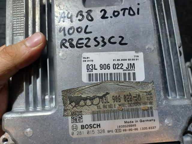 bontott AUDI A4 B8 Motorvezérlő