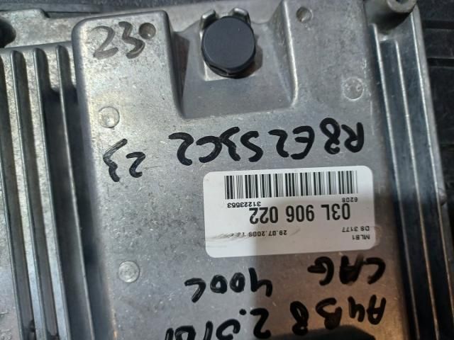 bontott AUDI A4 B8 Motorvezérlő