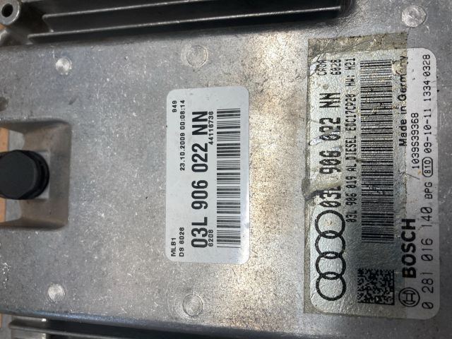 bontott AUDI A4 B8 Motorvezérlő