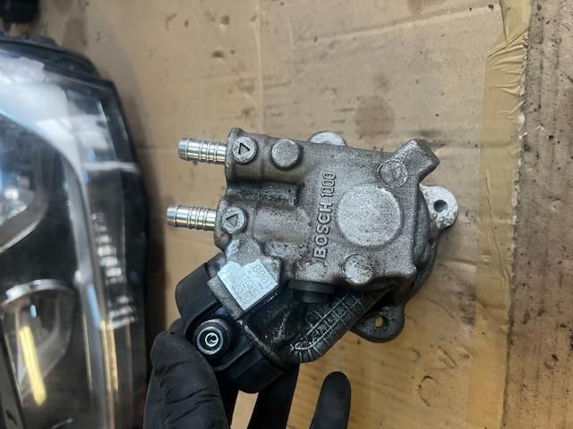 bontott AUDI A4 B8 Nagynyomású Szivattyú