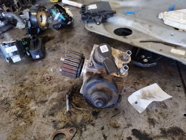 bontott AUDI A4 B8 Nagynyomású Szivattyú