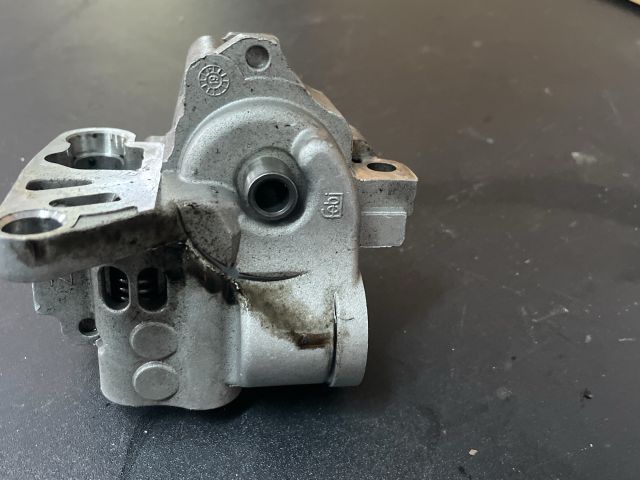 bontott AUDI A4 B8 Olajszivattyú