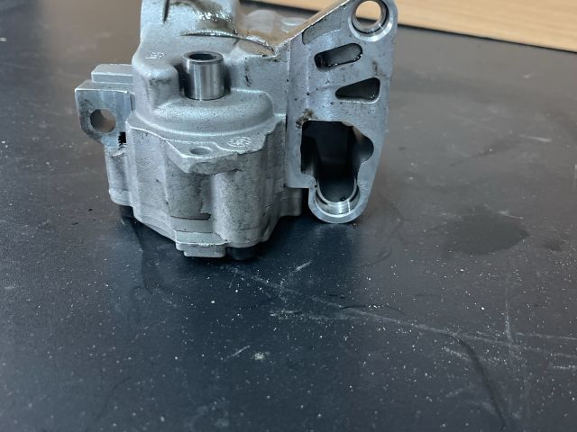 bontott AUDI A4 B8 Olajszivattyú