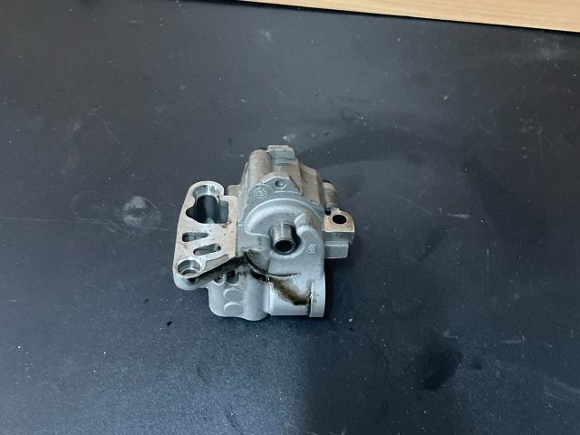 bontott AUDI A4 B8 Olajszivattyú