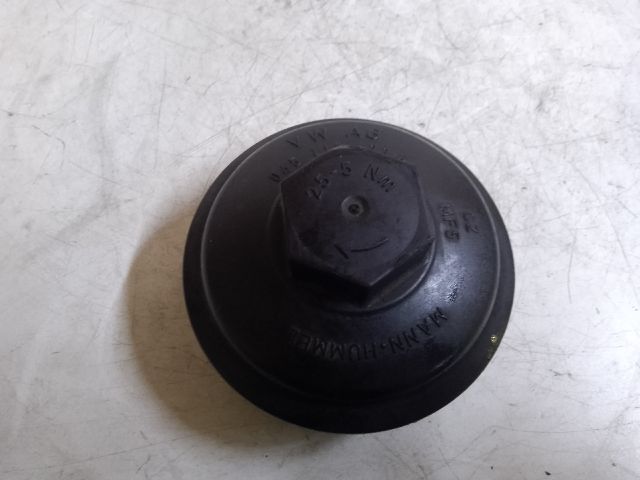 bontott AUDI A4 B8 Olajszűrő Kupak