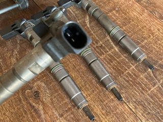 bontott AUDI A4 B8 Porlasztó Sor / Híd