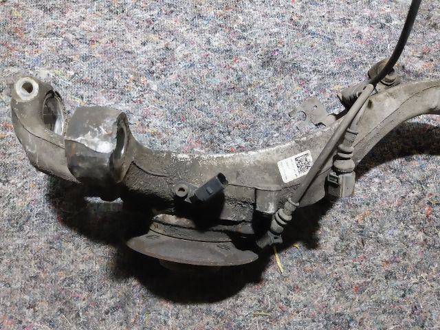 bontott AUDI A4 B8 Bal első Csonkállvány