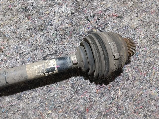 bontott AUDI A4 B8 Bal Féltengely