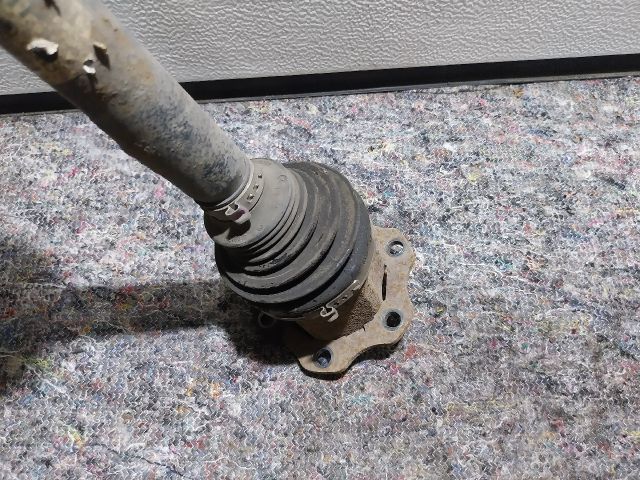 bontott AUDI A4 B8 Bal Féltengely