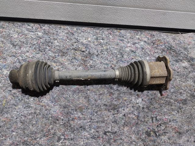 bontott AUDI A4 B8 Bal Féltengely