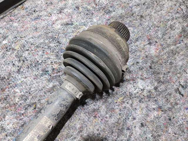 bontott AUDI A4 B8 Bal Féltengely