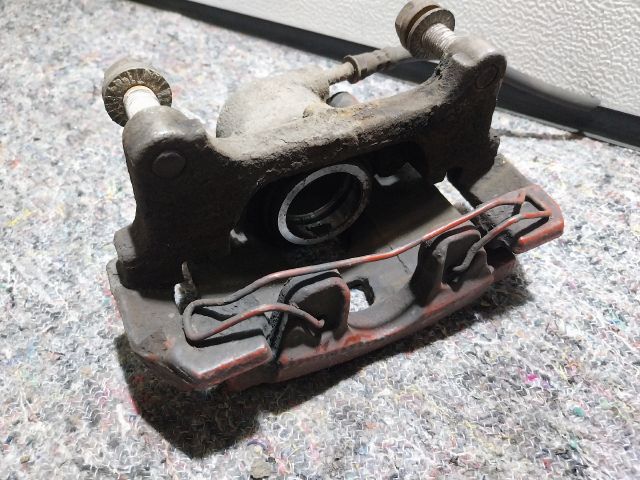 bontott AUDI A4 B8 Bal hátsó Féknyereg Munkahengerrel