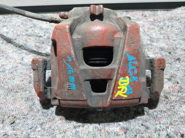 bontott AUDI A4 B8 Bal hátsó Féknyereg Munkahengerrel