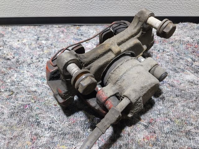 bontott AUDI A4 B8 Bal hátsó Féknyereg Munkahengerrel