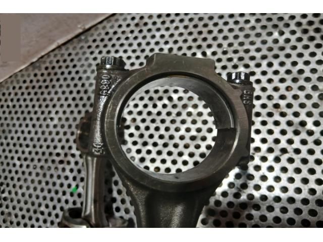 bontott AUDI A4 B8 Dugattyú