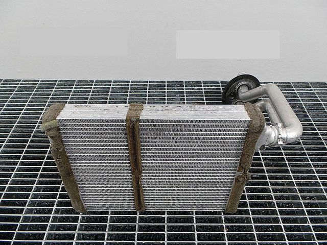 bontott AUDI A4 B8 Fűtőradiátor