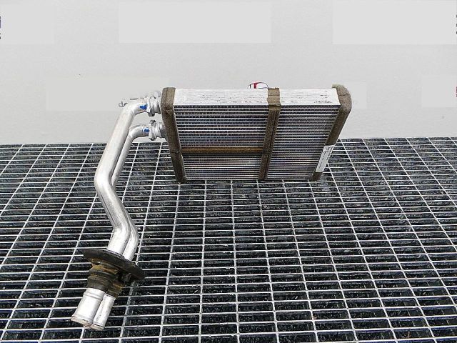 bontott AUDI A4 B8 Fűtőradiátor