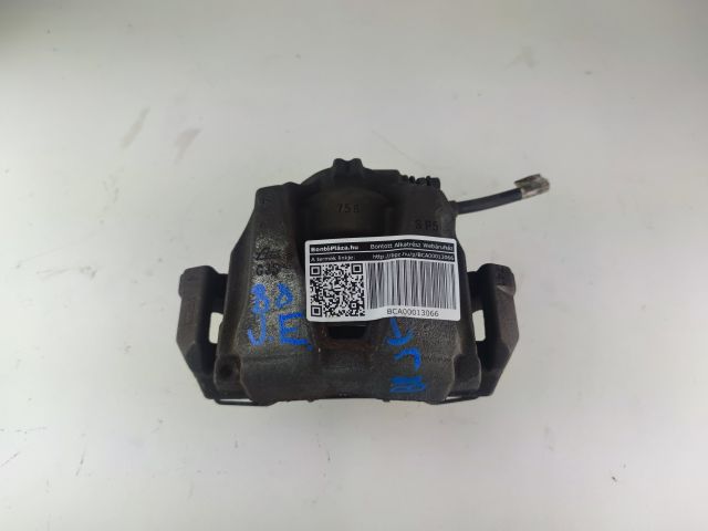 bontott AUDI A4 B8 Jobb első Féknyereg Munkahengerrel