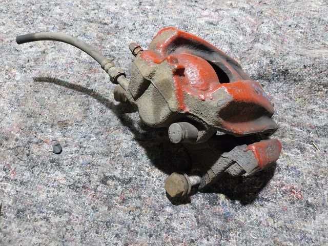 bontott AUDI A4 B8 Jobb hátsó Féknyereg Munkahengerrel