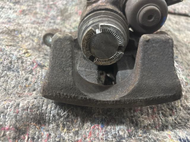 bontott AUDI A4 B8 Jobb hátsó Féknyereg Munkahengerrel