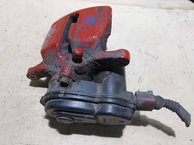 bontott AUDI A4 B8 Jobb hátsó Féknyereg Munkahengerrel