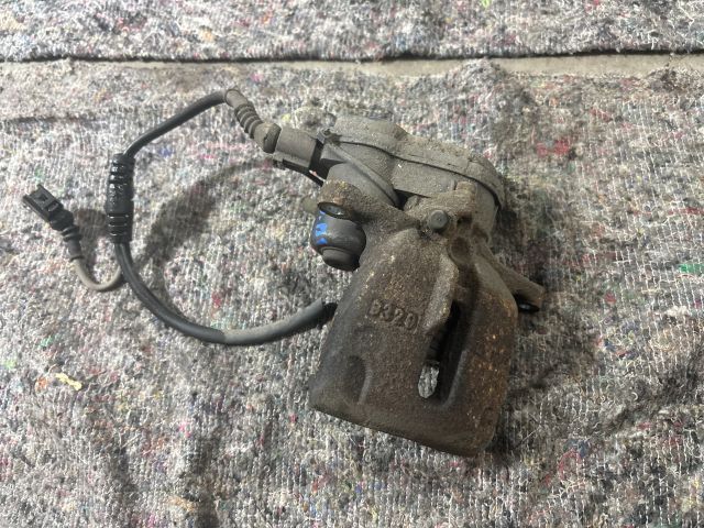 bontott AUDI A4 B8 Jobb hátsó Féknyereg Munkahengerrel